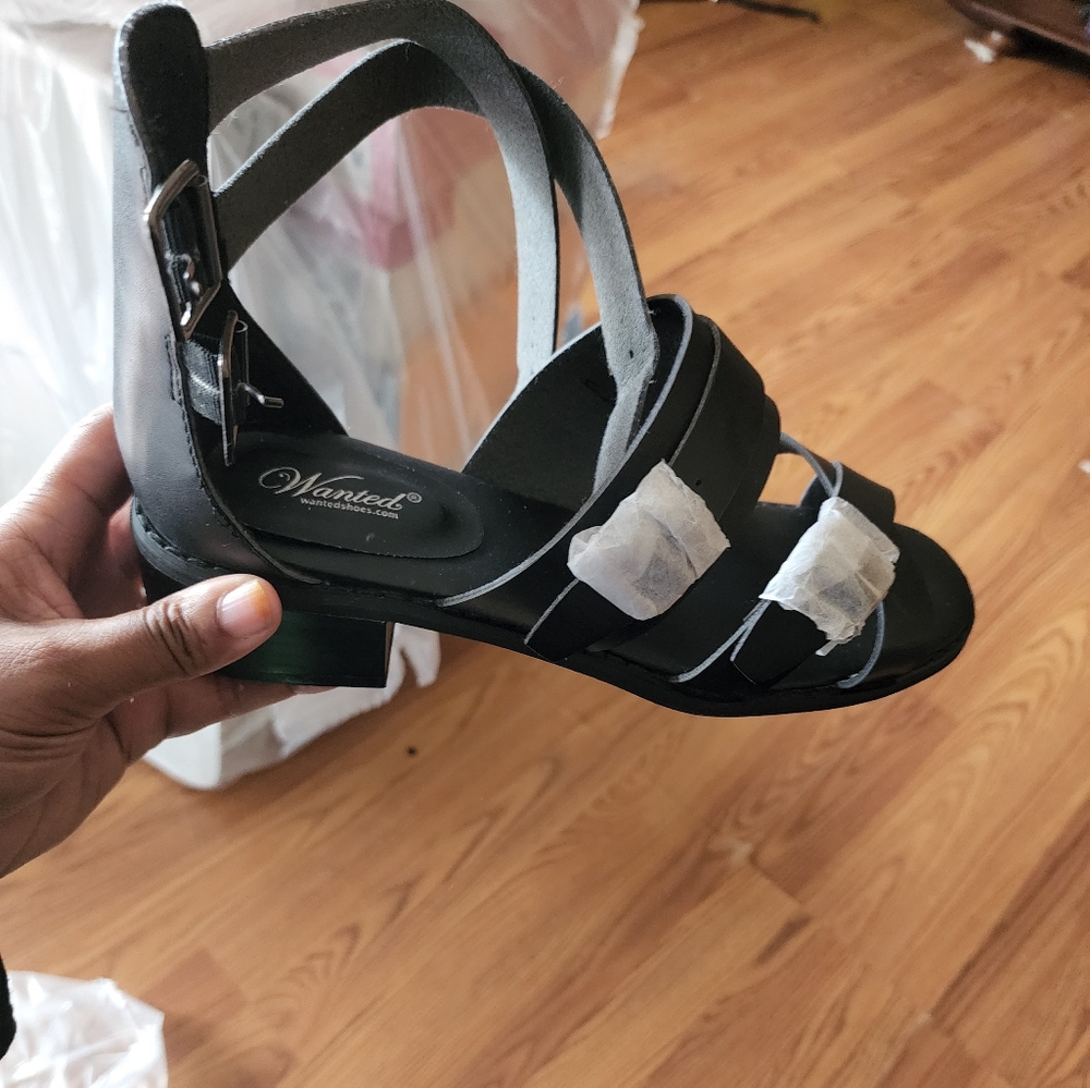 Black sandles